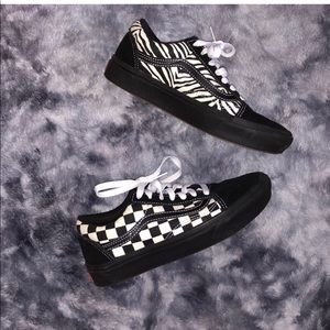 Zebra and checkered Vans 🖤🤍